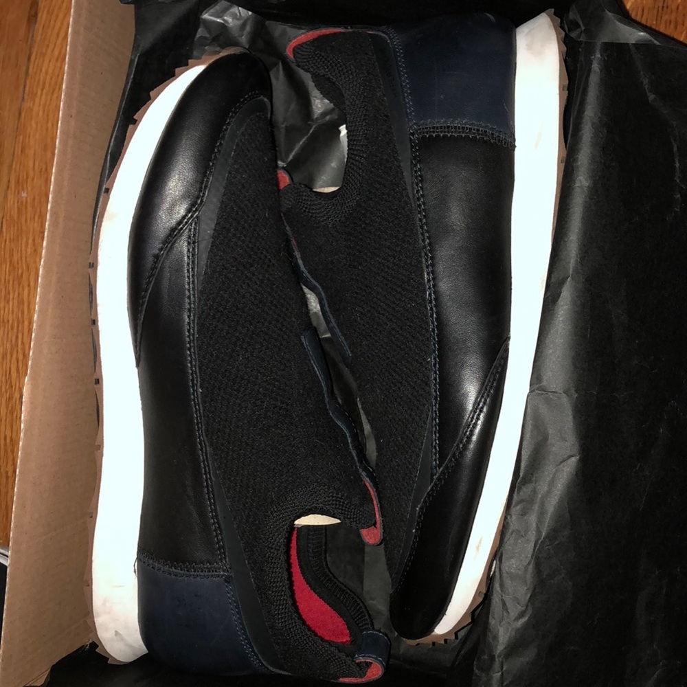 Men’s size 9.5 ugg sneakers